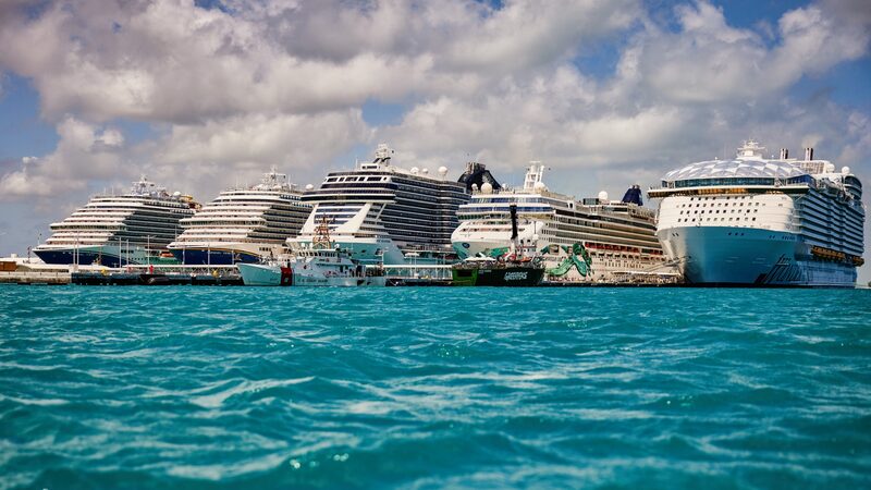 Cruzeiros de luxo investem US$ 1,5 bilhão para criar ilhas particulares no Caribe Cruzeiros de luxo investem US$ 1,5 bilhão para criar ilhas particulares no Caribe