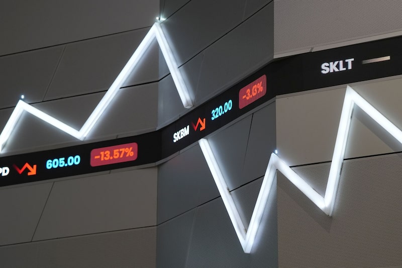 Los tickers muestran los precios de las acciones en la Bolsa de Indonesia (IDX) en Yakarta. Los tickers muestran los precios de las acciones en la Bolsa de Indonesia (IDX) en Yakarta.