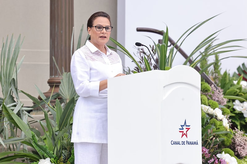 Quién es Ilya Espino, la primera mujer en asumir la admnistración del Canal de Panamá. Quién es Ilya Espino, la primera mujer en asumir la admnistración del Canal de Panamá.