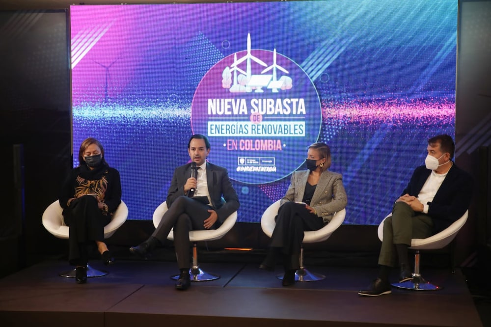 El ministro de Minas y Energía, Diego Mesa, habla durante la subasta de energías renovables. El ministro de Minas y Energía, Diego Mesa, habla durante la subasta de energías renovables.