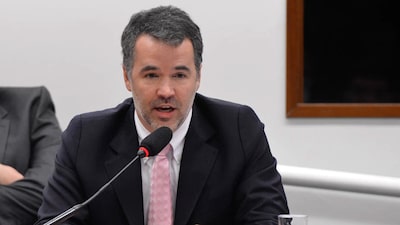 ‘Bolsonaro faz jogo de cena e não vai mudar política de preços’, diz ex-conselheiro ‘Bolsonaro faz jogo de cena e não vai mudar política de preços’, diz ex-conselheiro