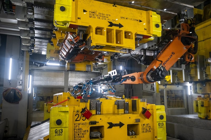 La guerra comercial golpea a las fábricas asiáticas: caen las exportaciones y la producción. La guerra comercial golpea a las fábricas asiáticas: caen las exportaciones y la producción.