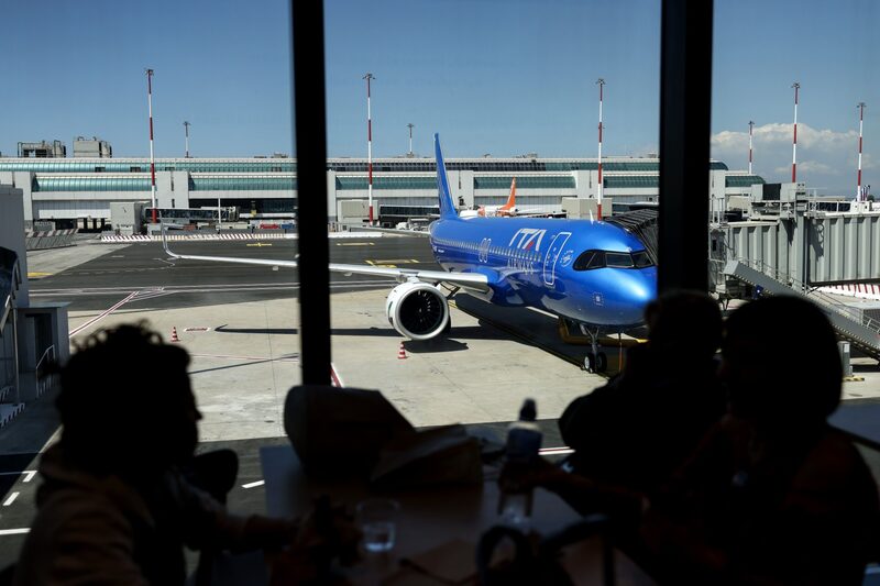 Un nuevo avión de pasajeros Airbus A320neo, operado por ITA Airways, en el aeropuerto de Fiumicino en Roma, Italia, el miércoles 19 de abril de 2023. Un nuevo avión de pasajeros Airbus A320neo, operado por ITA Airways, en el aeropuerto de Fiumicino en Roma, Italia, el miércoles 19 de abril de 2023.