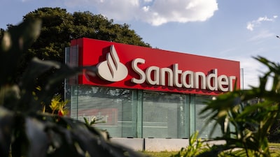 Santander supera estimativas de lucro com expansão da base de clientes após aquisição Santander supera estimativas de lucro com expansão da base de clientes após aquisição