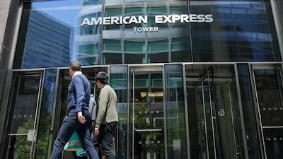 La tarjeta Black de Epstein: cómo usaba American Express para encubrir sus viajes secretos La tarjeta Black de Epstein: cómo usaba American Express para encubrir sus viajes secretos