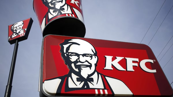 KFC sustituirá las bebidas de Pepsi por Coca-Cola en todos sus restaurantes de EE.UU. KFC sustituirá las bebidas de Pepsi por Coca-Cola en todos sus restaurantes de EE.UU.