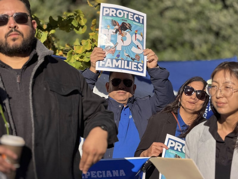Beneficiarios del TPS en una concentración afuera de la Corte del Noveno Circuito de San Francisco, el 18 de noviembre de 2025. Beneficiarios del TPS en una concentración afuera de la Corte del Noveno Circuito de San Francisco, el 18 de noviembre de 2025.