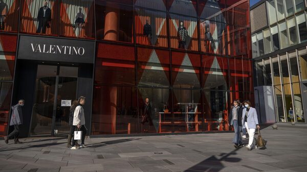 El presidente de Valentino augura un futuro sombrío para la industria del lujo El presidente de Valentino augura un futuro sombrío para la industria del lujo
