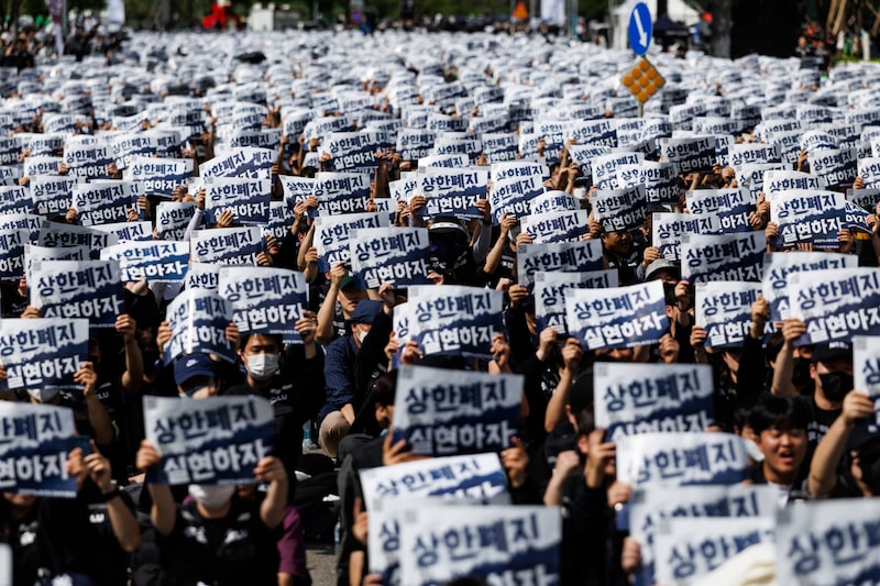 Trabajadores de Samsung durante una manifestación previa a una huelga en Pyeongtaek, Corea del Sur, en abril de 2026. Fotógrafo: SeongJoon Cho/Bloomberg Trabajadores de Samsung durante una manifestación previa a una huelga en Pyeongtaek, Corea del Sur, en abril de 2026. Fotógrafo: SeongJoon Cho/Bloomberg