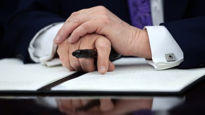 Trump deroga las protecciones agrarias de Biden en Alaska y otros tres estados occidentales Trump deroga las protecciones agrarias de Biden en Alaska y otros tres estados occidentales