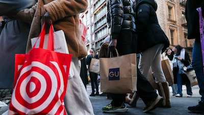 Confianza de los consumidores en EE.UU. aumenta por mejores perspectivas de empleo Confianza de los consumidores en EE.UU. aumenta por mejores perspectivas de empleo