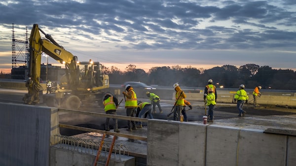 Peticiones recurrentes de subsidios de desempleo disminuyen en EE.UU. Peticiones recurrentes de subsidios de desempleo disminuyen en EE.UU.
