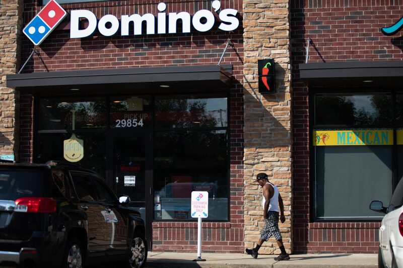 Domino’s rebaja sus previsiones de crecimiento de ventas y tiendas para 2024 Domino’s rebaja sus previsiones de crecimiento de ventas y tiendas para 2024