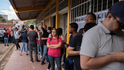 Elecciones en Honduras: conteo preliminar muestra una contienda ajustada Elecciones en Honduras: conteo preliminar muestra una contienda ajustada