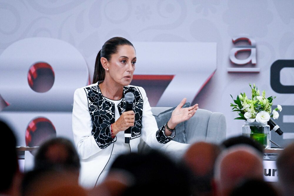 Claudia Sheinbaum, candidata de la Coalición Juntos Sigamos Haciendo Historia a la presidencia de México, durante la 87 Convención Nacional Bancaria, Acapulco, Guerrero, 19 de abril de 2024 Claudia Sheinbaum, candidata de la Coalición Juntos Sigamos Haciendo Historia a la presidencia de México, durante la 87 Convención Nacional Bancaria, Acapulco, Guerrero, 19 de abril de 2024
