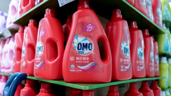 Unilever podría subir sus precios de detergentes y aerosoles por los costos de la guerra Unilever podría subir sus precios de detergentes y aerosoles por los costos de la guerra