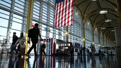 Juez anula la tasa de US$100.000 impuesta por Trump para solicitudes de visa H-1B Juez anula la tasa de US$100.000 impuesta por Trump para solicitudes de visa H-1B