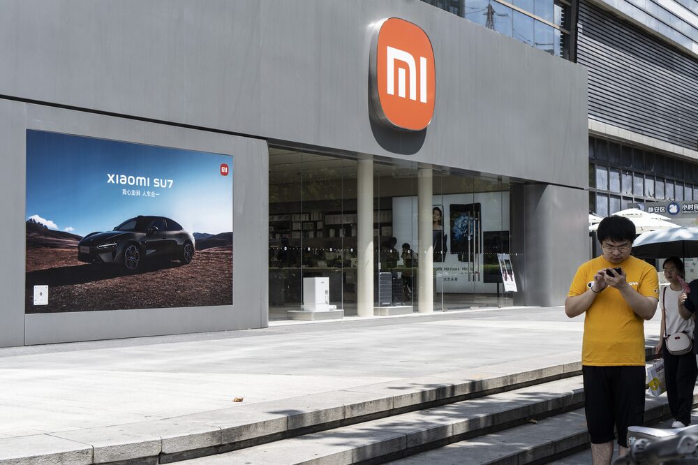 Xiaomi Stores in Shanghai Ahead of Earnings Xiaomi Stores in Shanghai Ahead of Earnings