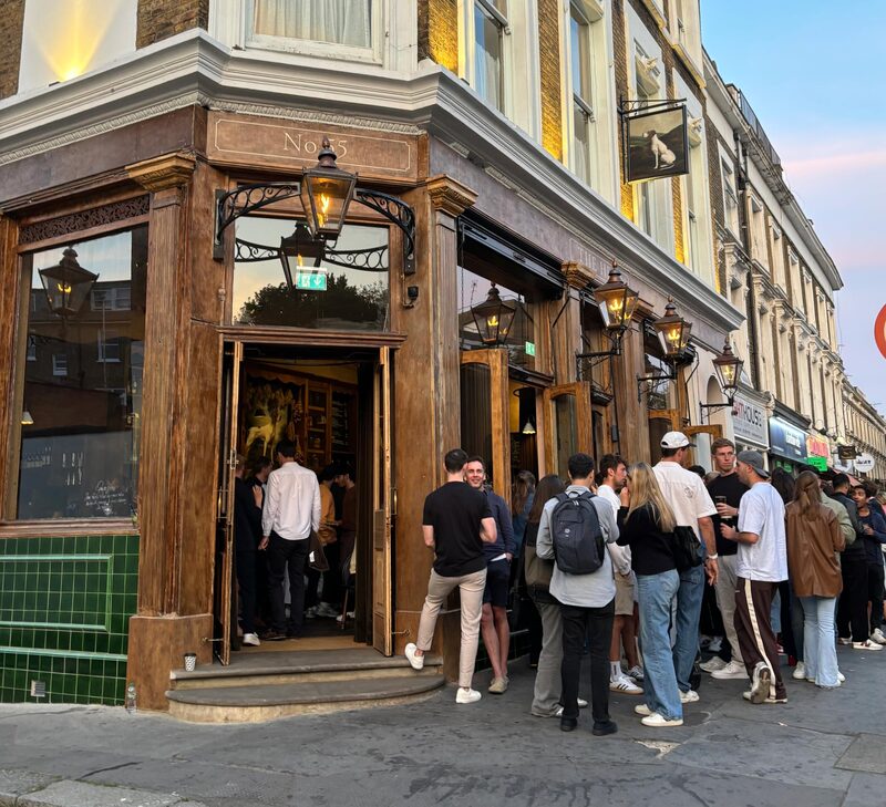 Pubs recuperam status de centros sociais no cenário moderno do Reino Unido. (Foto: Kate Krader/Bloomberg) Pubs recuperam status de centros sociais no cenário moderno do Reino Unido. (Foto: Kate Krader/Bloomberg)