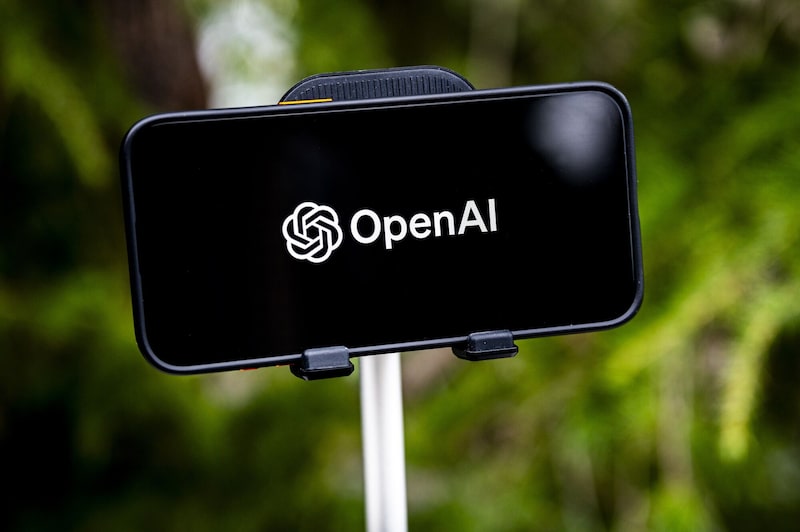 El logotipo de Open AI en un smartphone. Fotógrafo: David Paul Morris/Bloomberg El logotipo de Open AI en un smartphone. Fotógrafo: David Paul Morris/Bloomberg