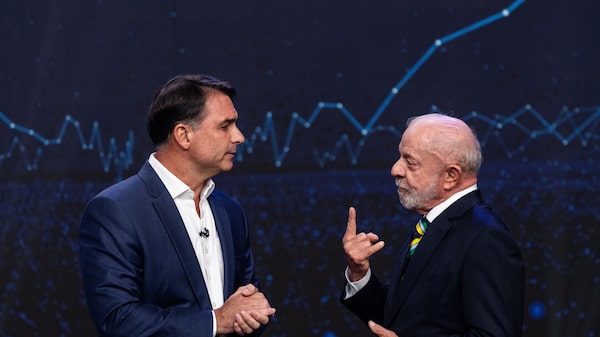 Promessas bilionárias de Lula e Flávio Bolsonaro desafiam busca por ajuste fiscal Promessas bilionárias de Lula e Flávio Bolsonaro desafiam busca por ajuste fiscal