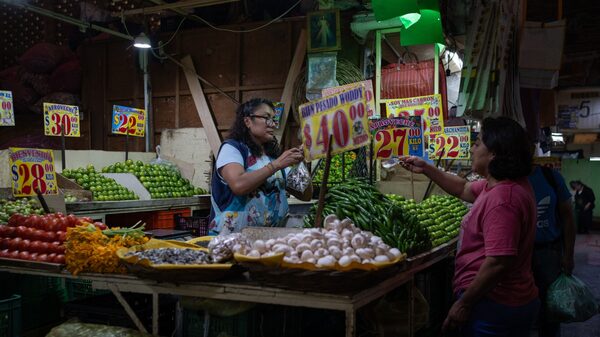 Inflación en México baja en febrero entre consenso para que Banxico recorte tasa Inflación en México baja en febrero entre consenso para que Banxico recorte tasa