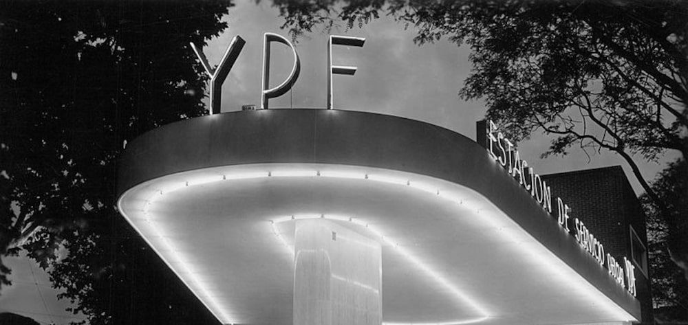 La compañía cuenta con más de 1600 estaciones de servicio en todo el país La compañía cuenta con más de 1600 estaciones de servicio en todo el país