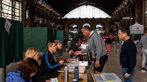 Chile comienza el recuento de votos en la segunda vuelta de las elecciones presidenciales Chile comienza el recuento de votos en la segunda vuelta de las elecciones presidenciales