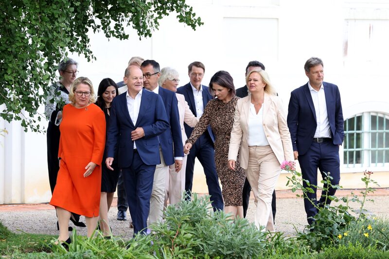 Olaf Scholz con miembros de su gabinete en Meseberg, Alemania, el 30 de agosto. Olaf Scholz con miembros de su gabinete en Meseberg, Alemania, el 30 de agosto.
