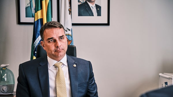 El ascenso de Flávio Bolsonaro en encuestas reordena la carrera presidencial en Brasil El ascenso de Flávio Bolsonaro en encuestas reordena la carrera presidencial en Brasil