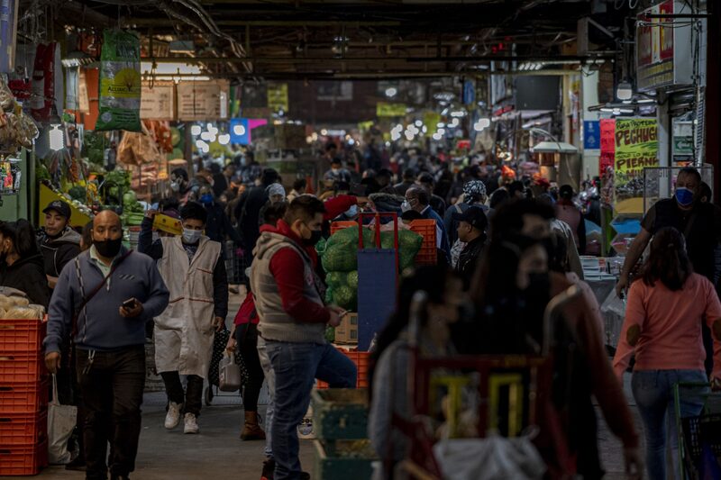 Compradores en el Mercado de la Central de Abastos en la Ciudad de México, México, el miércoles 12 de enero de 2022. Compradores en el Mercado de la Central de Abastos en la Ciudad de México, México, el miércoles 12 de enero de 2022.