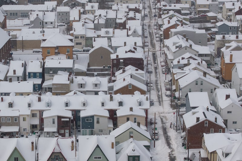 Casas cubiertas de nieve en Sharpsburg, Pensilvania, el 26 de enero. Casas cubiertas de nieve en Sharpsburg, Pensilvania, el 26 de enero.