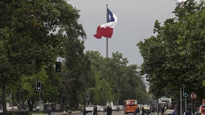 Deuda de Chile está 17 puntos del PIB por debajo de países con similar calificación Deuda de Chile está 17 puntos del PIB por debajo de países con similar calificación