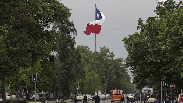 Deuda de Chile está 17 puntos del PIB por debajo de países con similar calificación Deuda de Chile está 17 puntos del PIB por debajo de países con similar calificación