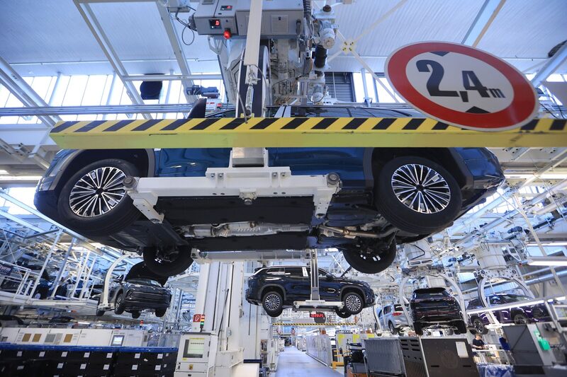 Una cadena de montaje en la fábrica de Volkswagen en Wolfsburg. Fotógrafo: Krisztian Bocsi/Bloomberg Una cadena de montaje en la fábrica de Volkswagen en Wolfsburg. Fotógrafo: Krisztian Bocsi/Bloomberg