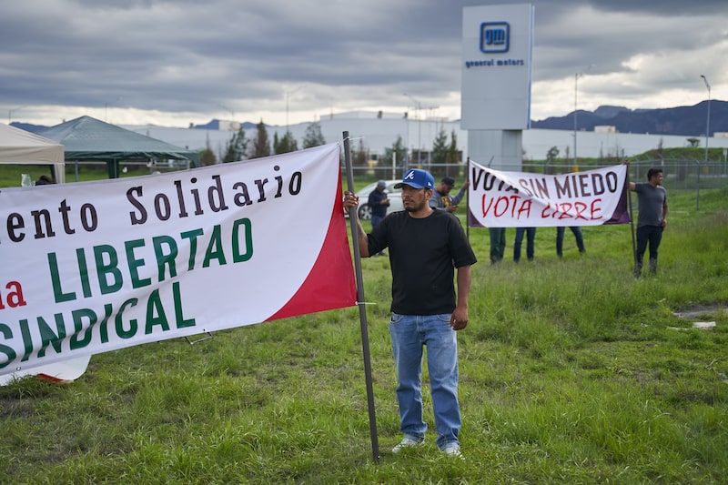 Auto workers and union members participate in a rally ahead of a unionization vote outside of the General Motors Co. (GM) assembly plant in San Luis Potosi, Mexico, on Thursday, June 26, 2025. Workers in General Motors Co.'s plant in San Luis Potosí in central Mexico will vote this week on joining a new union that is free of government and management influence, as independent unions in Mexicos auto industry gain traction. Photographer: Mauricio Palos/Bloomberg Auto workers and union members participate in a rally ahead of a unionization vote outside of the General Motors Co. (GM) assembly plant in San Luis Potosi, Mexico, on Thursday, June 26, 2025. Workers in General Motors Co.'s plant in San Luis Potosí in central Mexico will vote this week on joining a new union that is free of government and management influence, as independent unions in Mexicos auto industry gain traction. Photographer: Mauricio Palos/Bloomberg