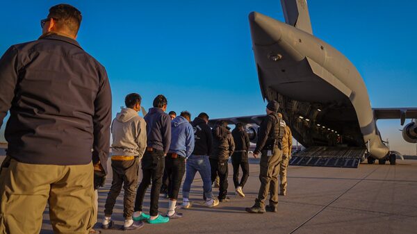 Paraguay recibirá el jueves primer avión con migrantes deportados desde Estados Unidos Paraguay recibirá el jueves primer avión con migrantes deportados desde Estados Unidos