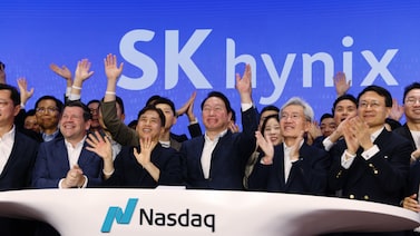 Las acciones de SK Hynix se desploman en Seúl tras su debut bursátil en Estados Unidos Las acciones de SK Hynix se desploman en Seúl tras su debut bursátil en Estados Unidos