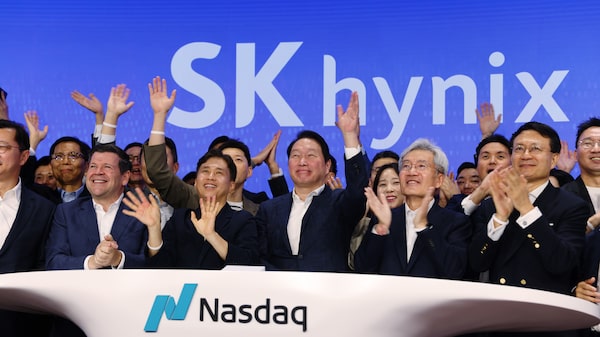 Las acciones de SK Hynix se desploman en Seúl tras su debut bursátil en Estados Unidos Las acciones de SK Hynix se desploman en Seúl tras su debut bursátil en Estados Unidos