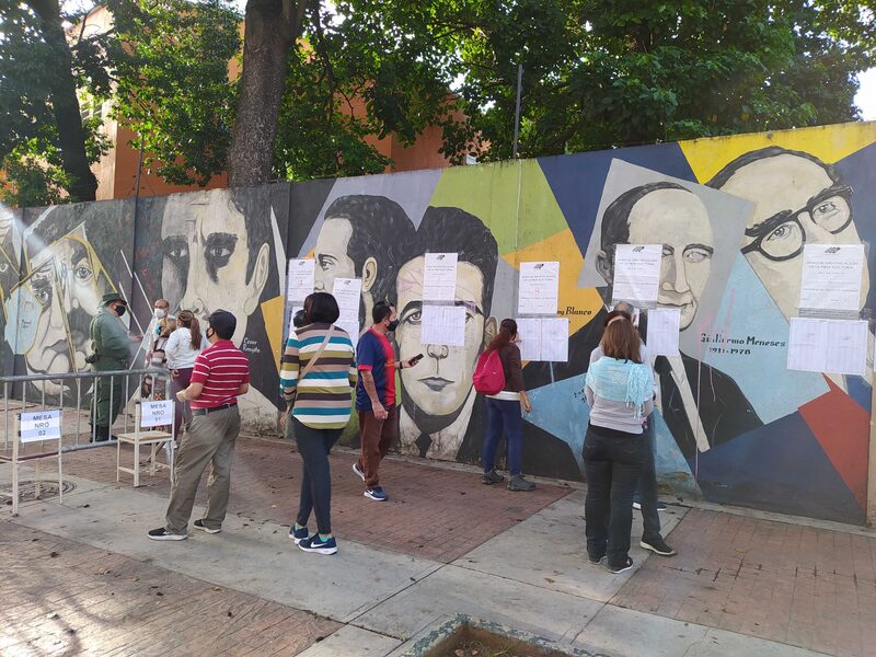 Quase 3.000 cargos, incluindo governadores de 23 estados, estão em disputa em um país cada vez mais desiludido com a política. Quase 3.000 cargos, incluindo governadores de 23 estados, estão em disputa em um país cada vez mais desiludido com a política.