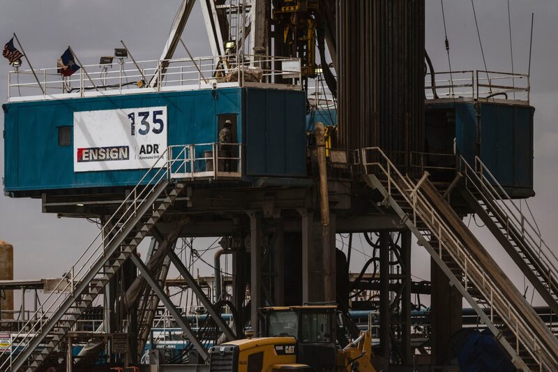 Exxon planea poner en marcha un proyecto de expansión de 250.000 barriles al día en Guyana a finales de este año. Exxon planea poner en marcha un proyecto de expansión de 250.000 barriles al día en Guyana a finales de este año.