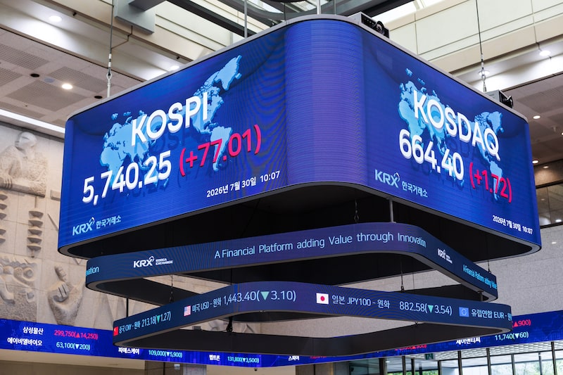 Korean Stocks Swing to Gain After Samsung Results, New ETF Curbs Korean Stocks Swing to Gain After Samsung Results, New ETF Curbs