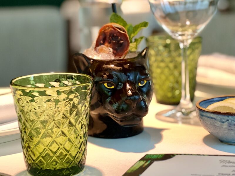 O coquetel Jaguarete no Amazonico é vendido por US$ 16 e incorpora mamão, tangerina, caju salgado e Perrier. O coquetel Jaguarete no Amazonico é vendido por US$ 16 e incorpora mamão, tangerina, caju salgado e Perrier.