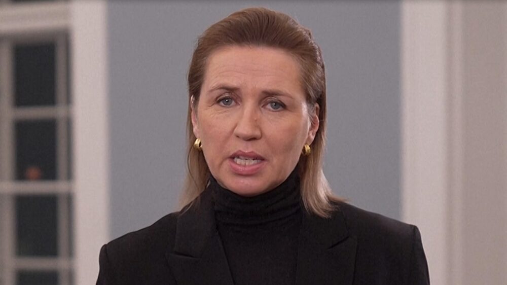 Frederiksen dice que las conversaciones deben ser "respetuosas con el pueblo de Groenlandia "Fuente: TV2 vía Associated Press Frederiksen dice que las conversaciones deben ser "respetuosas con el pueblo de Groenlandia "Fuente: TV2 vía Associated Press