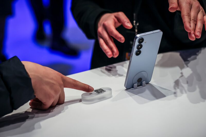 Samsung S25 Ultra en exhibición. Samsung S25 Ultra en exhibición.