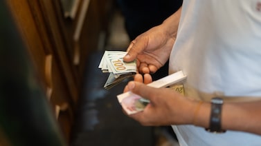 El dólar enfrenta su periodo más débil del año bajo la amenaza de un triple riesgo global El dólar enfrenta su periodo más débil del año bajo la amenaza de un triple riesgo global