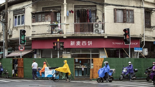 China da marcha atrás y vuelve a imponer restricciones tras nuevos brotes Covid-19 China da marcha atrás y vuelve a imponer restricciones tras nuevos brotes Covid-19