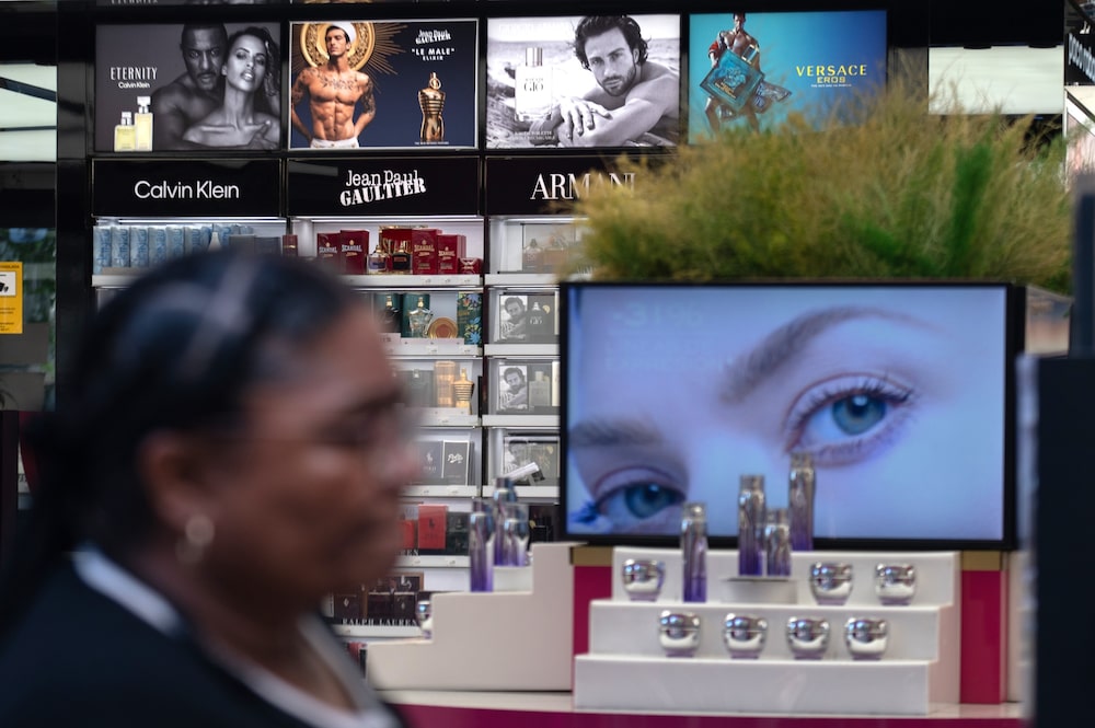 Las empresas cosméticas se ven beneficiadas por las nuevas preferencias de los consumidores masculinos en el sector de la perfumería. Fotógrafa: Magda Gibelli/Bloomberg Las empresas cosméticas se ven beneficiadas por las nuevas preferencias de los consumidores masculinos en el sector de la perfumería. Fotógrafa: Magda Gibelli/Bloomberg