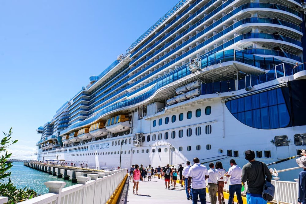 Star Princess, una embarcación con capacidad para más de 4.300 pasajeros, atraca en Roatán, el 19 de noviembre de 2025. Star Princess, una embarcación con capacidad para más de 4.300 pasajeros, atraca en Roatán, el 19 de noviembre de 2025.