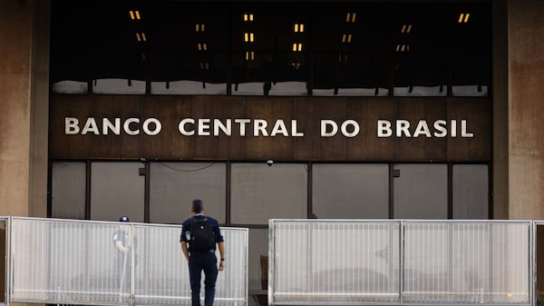 Expansão do mercado financeiro e crise do Master pressionam BC com menos servidores Expansão do mercado financeiro e crise do Master pressionam BC com menos servidores